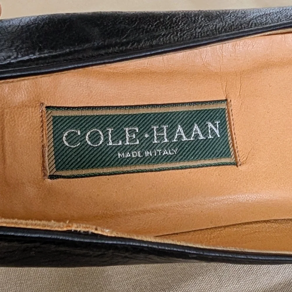 Cole Haan Black Leather Tassel Loafers Classic Minimalist Flats Size 9 AAA